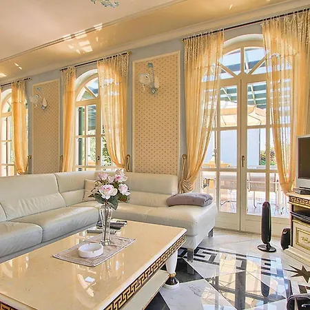 Holiday home Lovely In With Outdoor Swimming Pool *