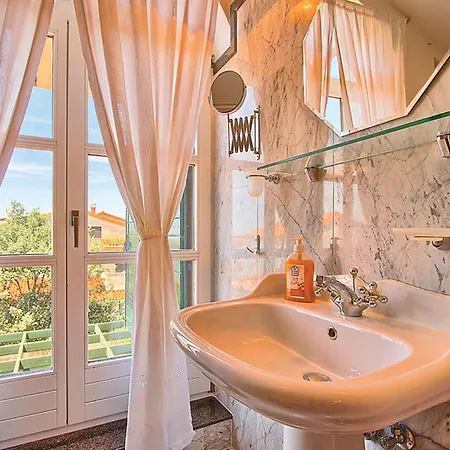 Holiday home Lovely In With Outdoor Swimming Pool