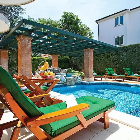 Lovely In With Outdoor Swimming Pool
