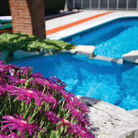 Holiday home Lovely In With Outdoor Swimming Pool